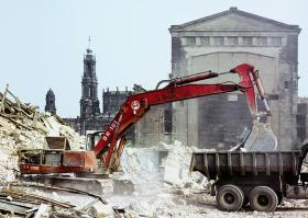 Vorschaubild zum Artikel Postkartenreihe »40 Jahre Wiedereröffnung Semperoper Dresden«