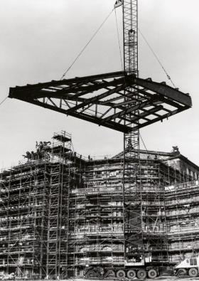 Vorschaubild zum Artikel Postkartenreihe »40 Jahre Wiedereröffnung Semperoper Dresden«